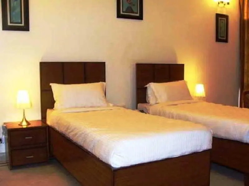 Astoria Plazza DLF Phase - 1