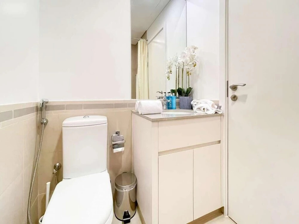Fancy 2BR Apt Town Square