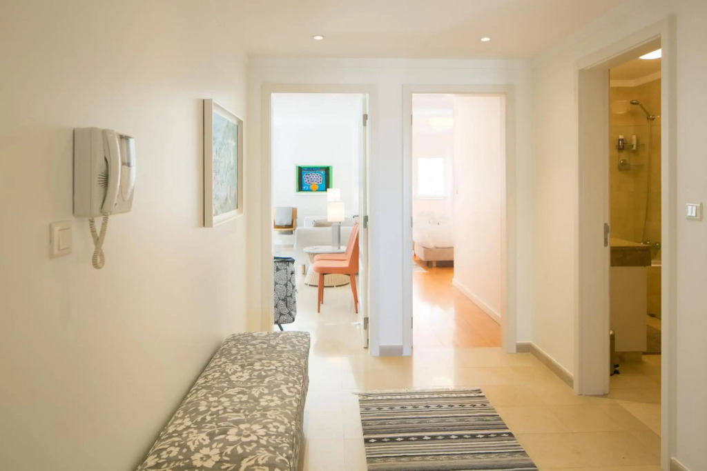 Stylish and Beautiful Apartment with Parking 24 by Lisbonne Collection