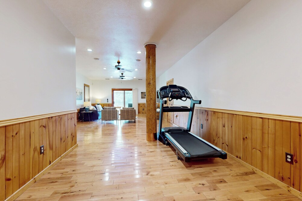 Hot Tub + Dock! Waterfront Norris Lake Log Home