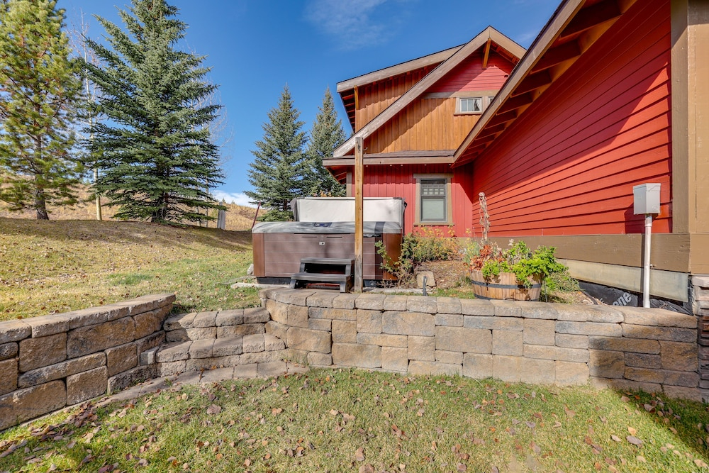 Quiet Fraser Family Escape: Hot Tub & Front Porch!