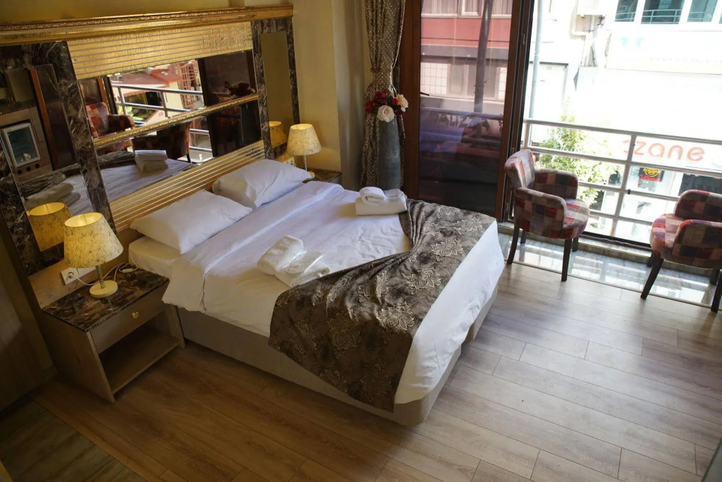 Holiday Business Suit Otel