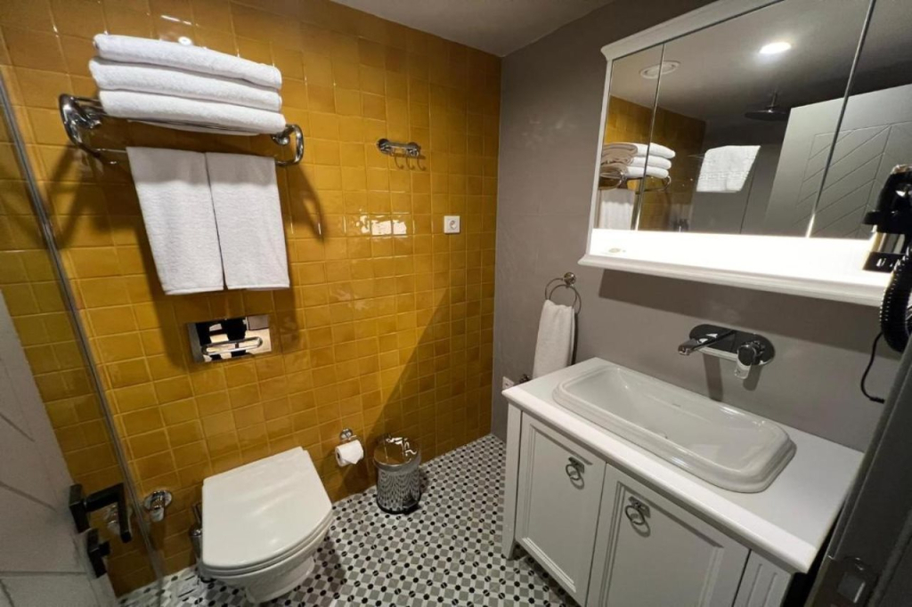 Weingart Suites Hotel