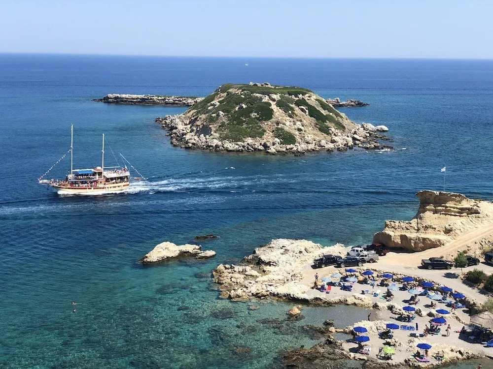 Grande Blue Suites with private bay