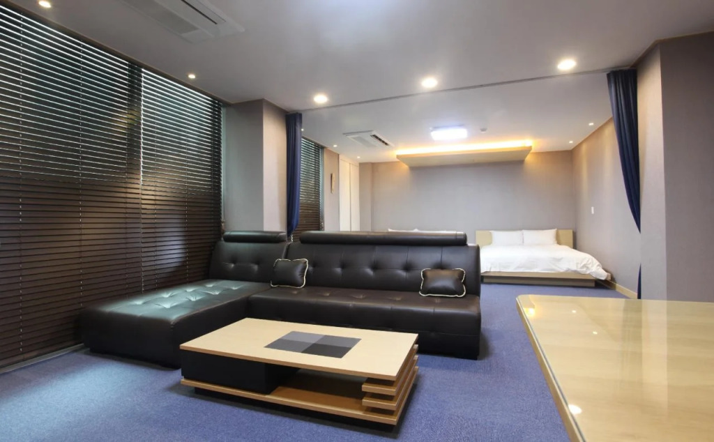 Blooming House Residence