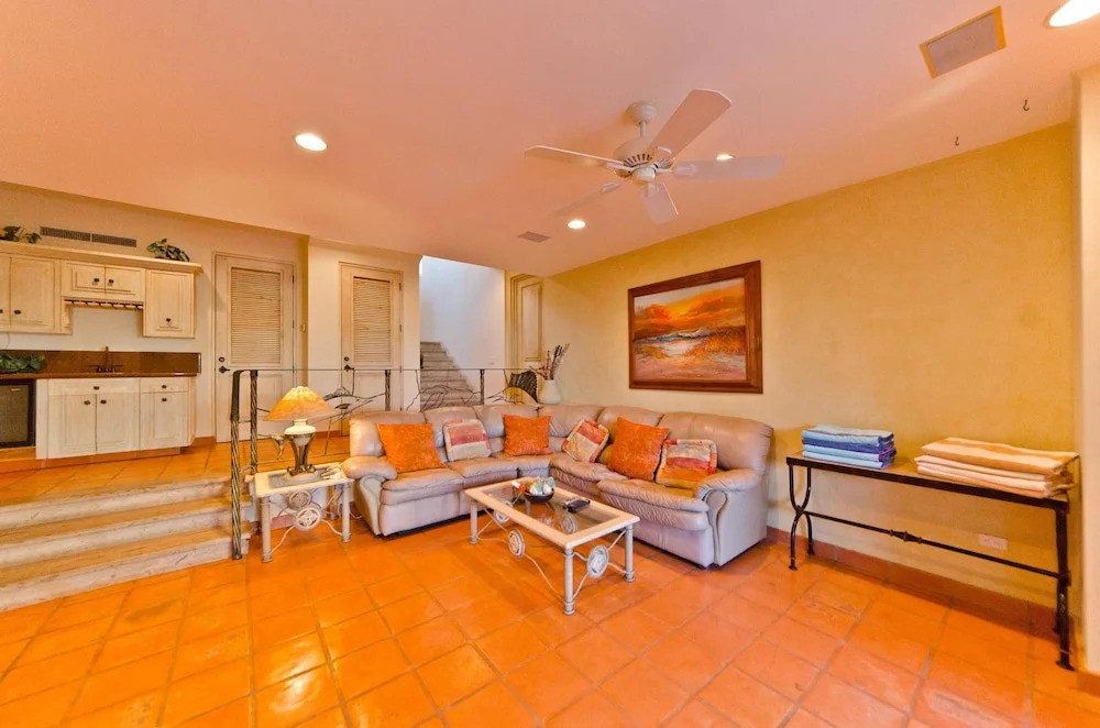 Spacious with Convenient Cabo Location, Villa Ballena