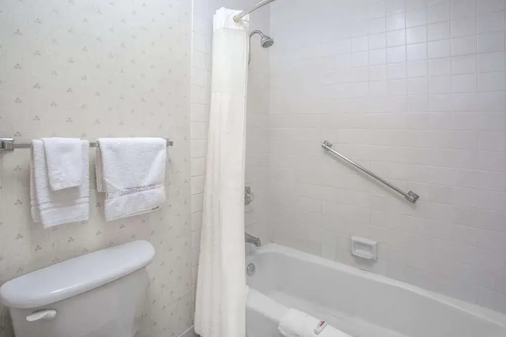 Travelodge Costa Mesa - Newport Beach Hacienda