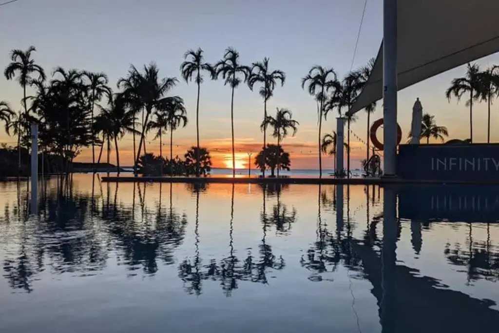 ZEN LUXURY: 2-Story 4-BR Penthouse in Darwin City with Mindal Markets & Harbour Views