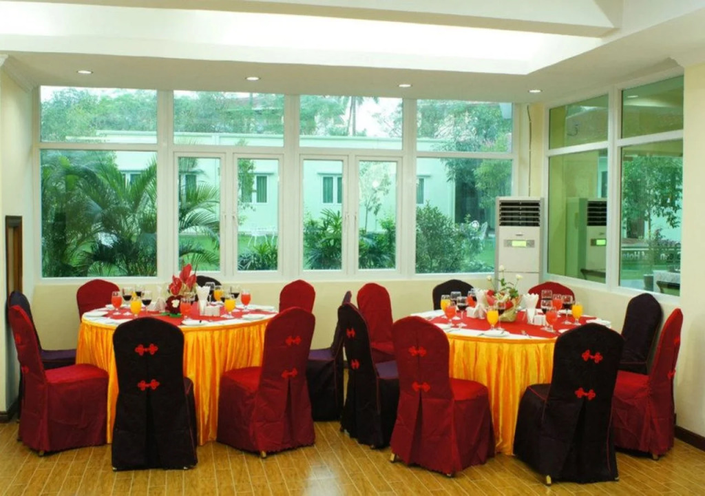Green Leaf Hotel