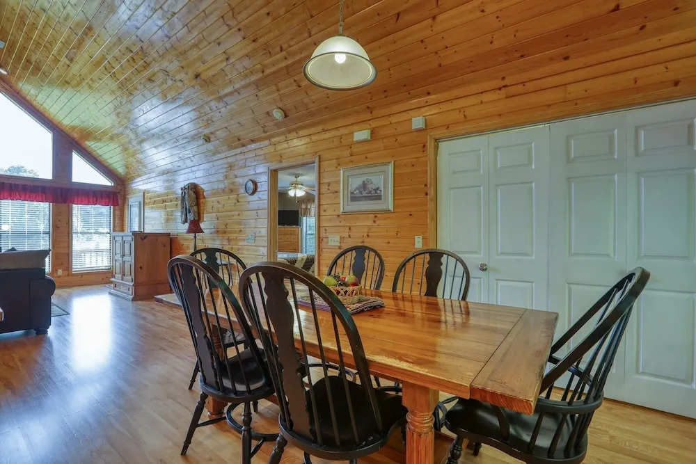 Moosetrax - 3 Bedrooms, 2 Baths, Sleeps 6 Cabin by RedAwning