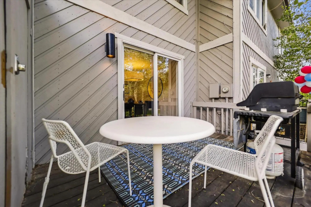 Frisco Creekside Retreat 3 Bedroom Townhouse by RedAwning