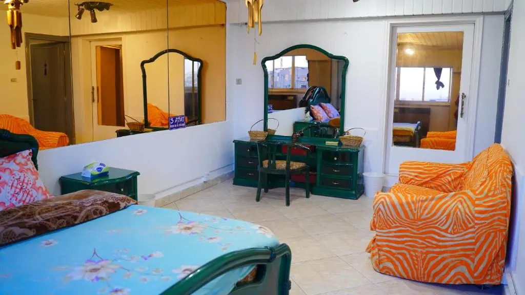 Spacious 2 Bedroom Apt Viewing the Holy Nile