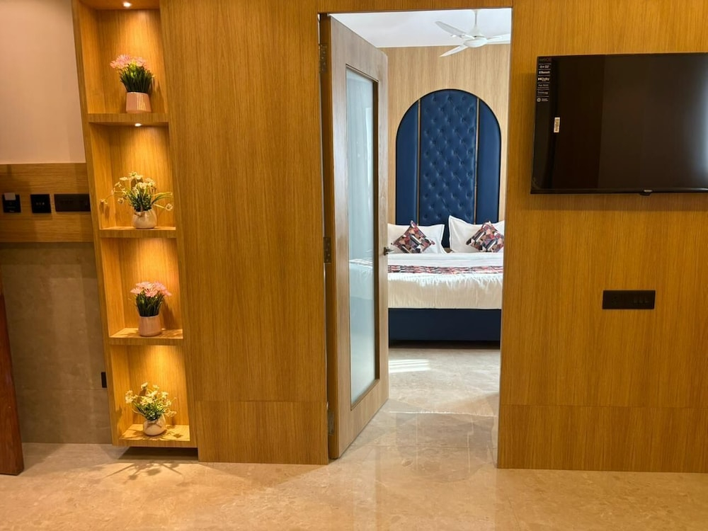 Hotel Imperial Suites - Airoli
