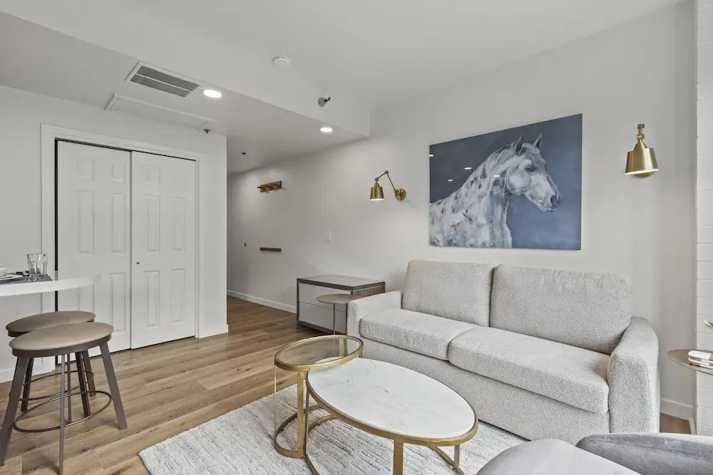 Galleria 307-studio 1 Bedroom Home by RedAwning