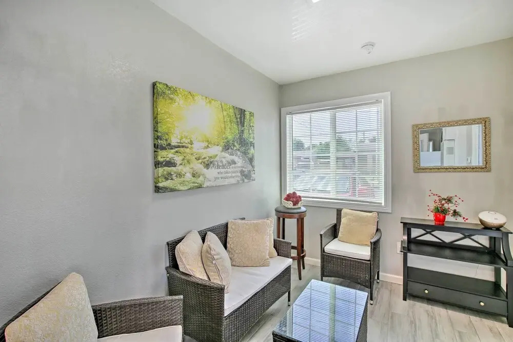 Long Beach Apt ~ 9 Mi to Shoreline Village & Beach