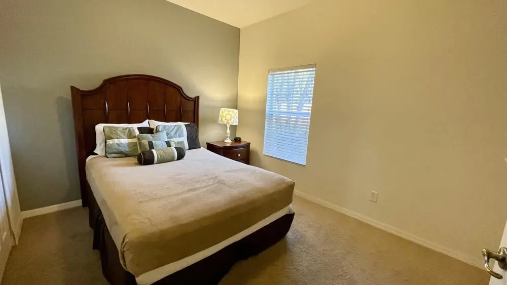 Cozy 4 Bedroom w Pool Close to Disney 4562