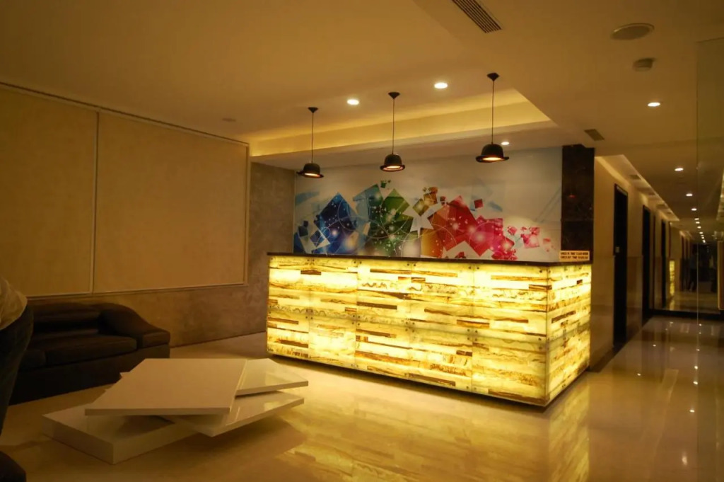 Click Hotel Sapphire Star Indore
