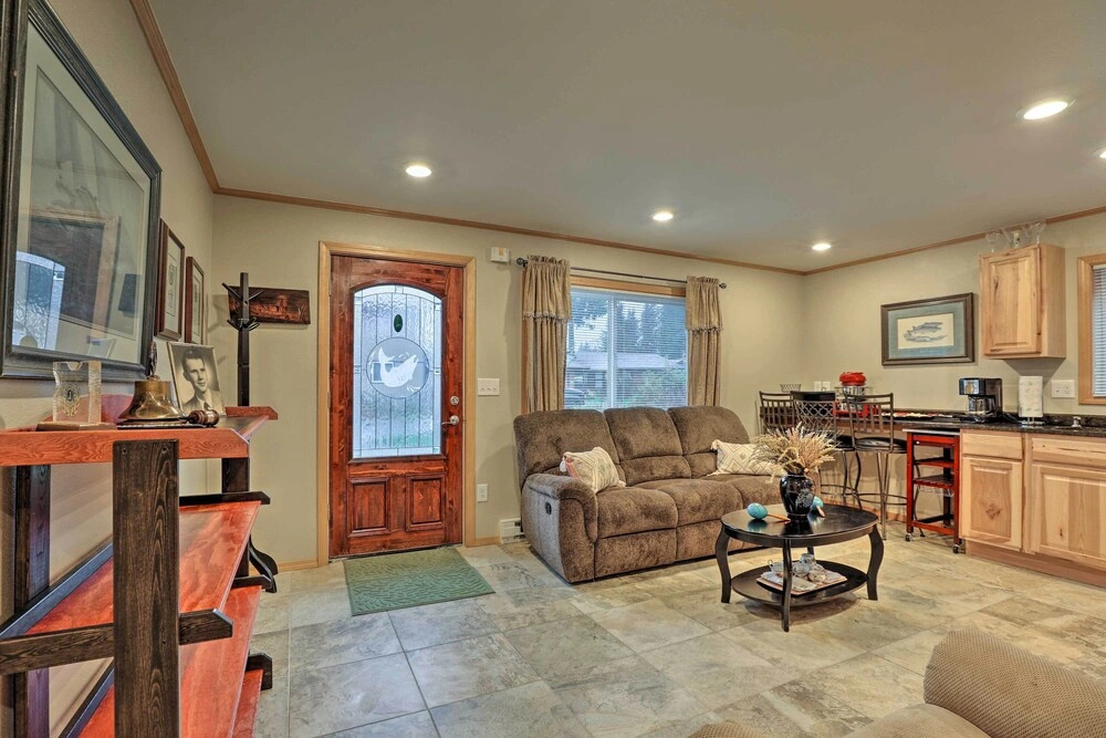 Quaint Juneau Apt w/ Scenic Mountain Surroundings