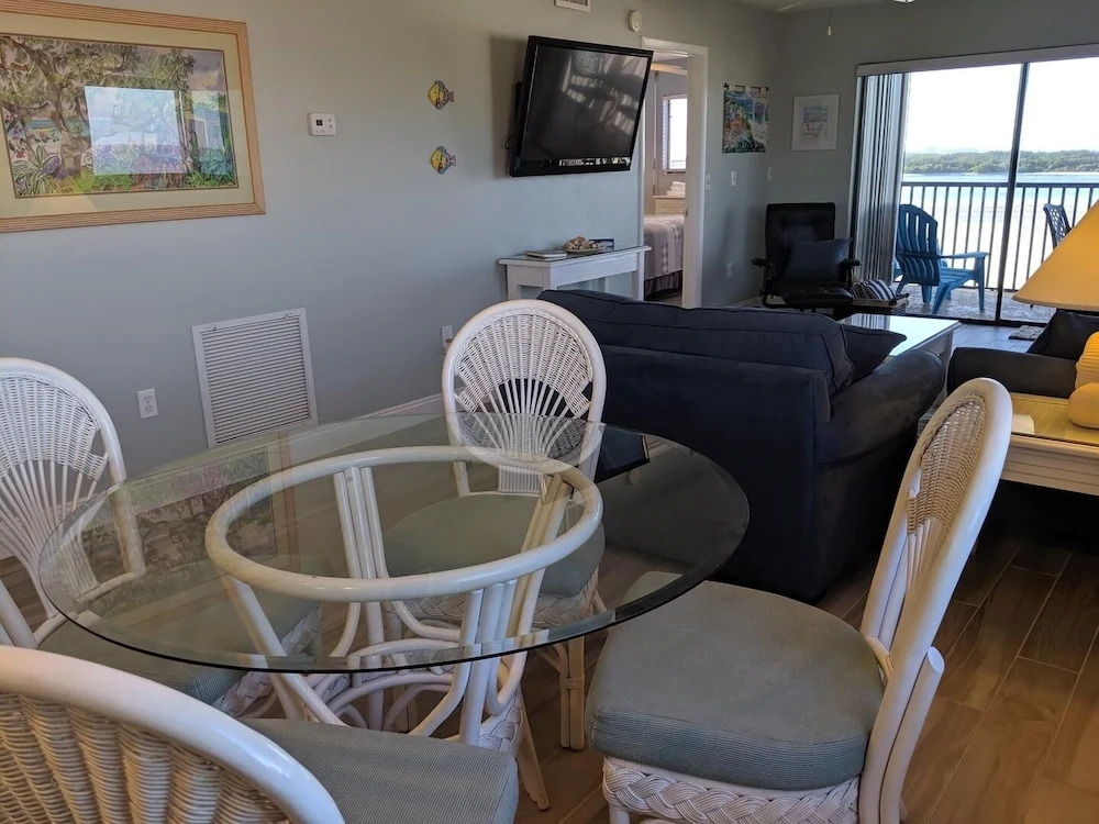 Carlos Pointe 535 2 Bedroom Condo