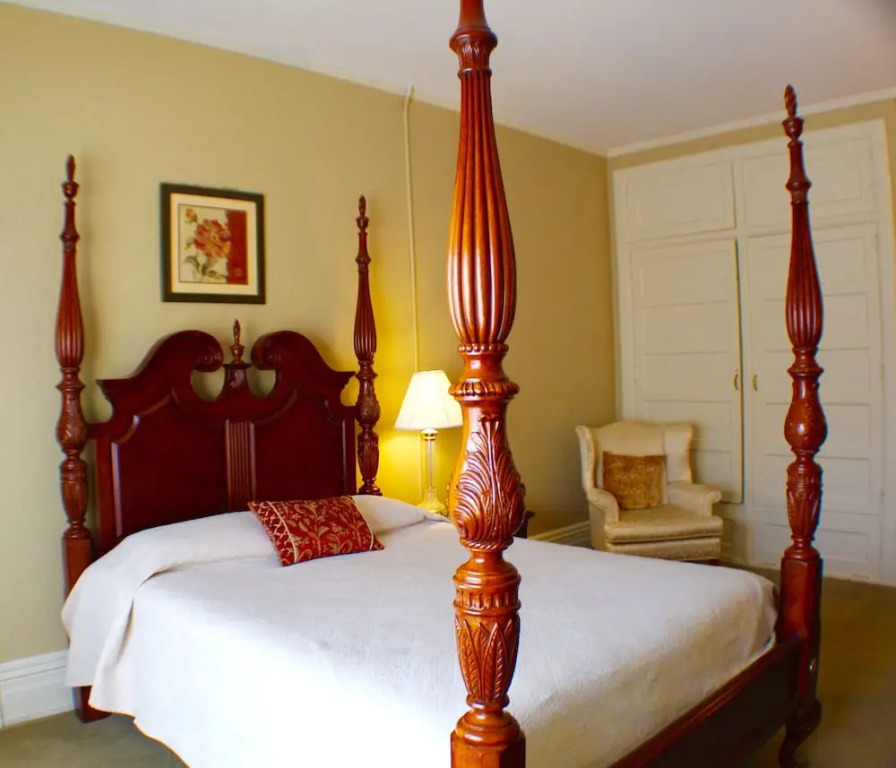 The Stockade Inn