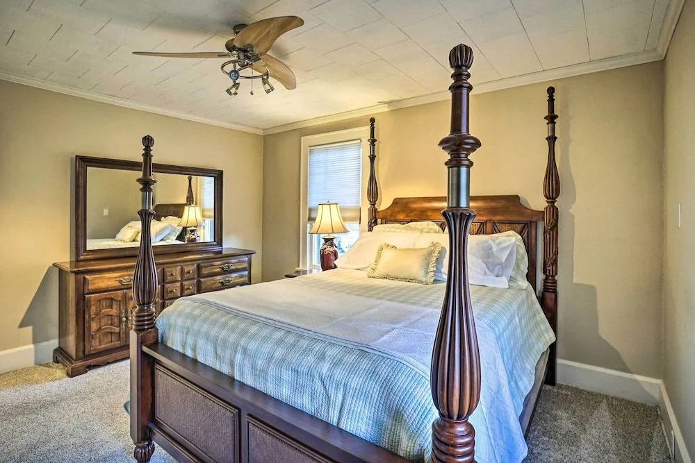 Charming & Family-Friendly Zanesville Home