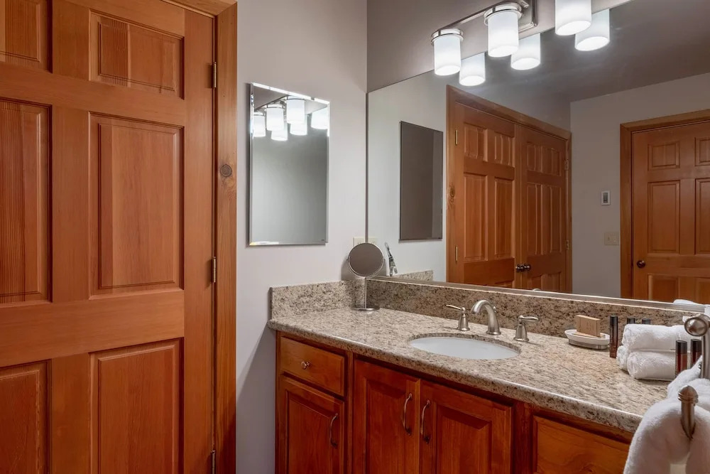 Cedar Point Home 3 Bedrooms 3.5 Bathrooms Home