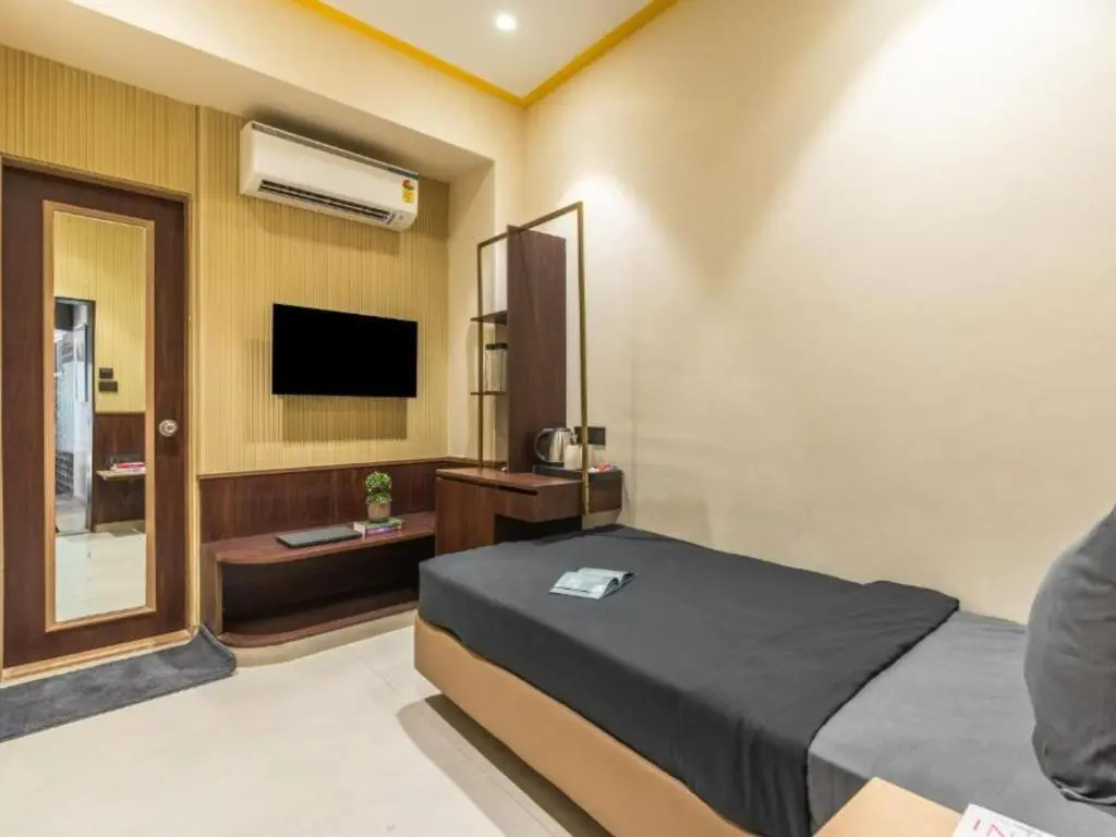 The Hosteller Mumbai, International Airport