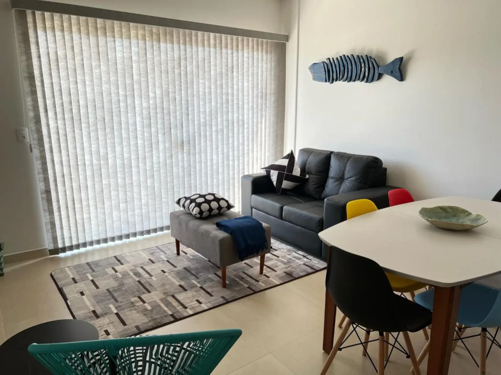 Encanto de apartamento, novo! A 290 metros da praia do Canto Grande!