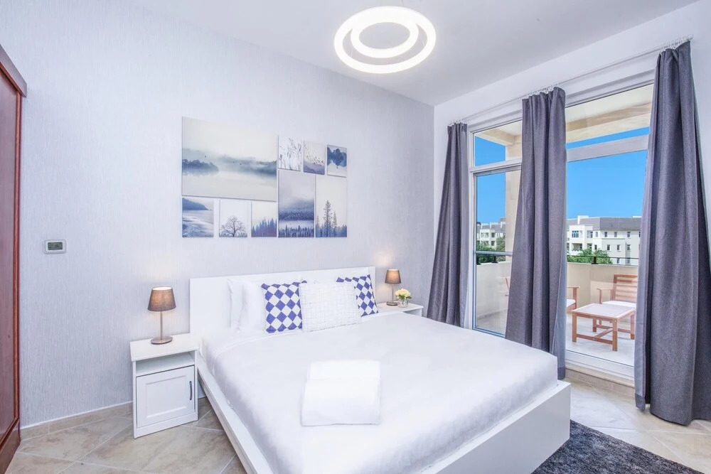 1 BR w Pool Motor-sport Themed apt