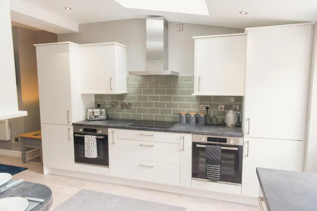Charming 6 Bedroom House ALL with en-suite - Large Garden