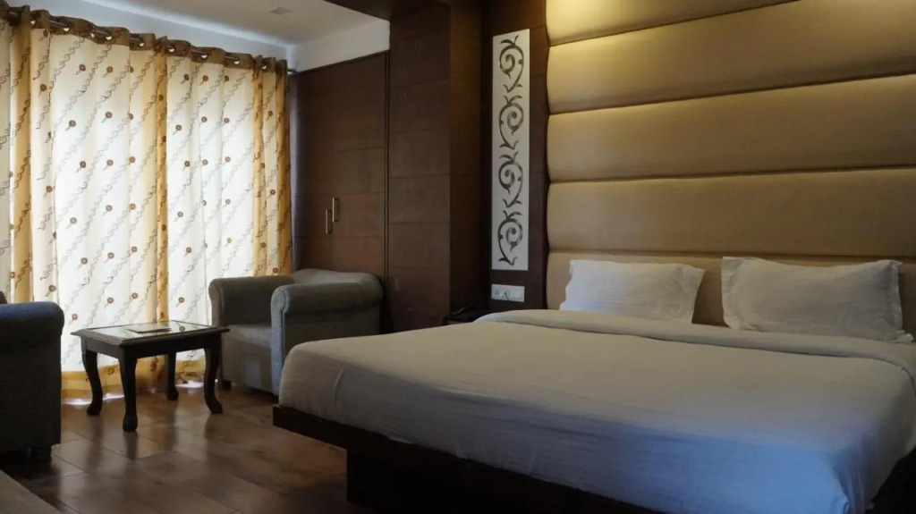 Hotel 30 Degree North Mussoorie - On Mall Road