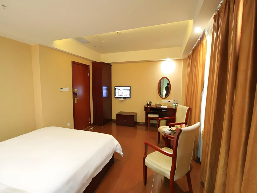 GreenTree Inn Jieyang North Linjiang Road Express Hotel