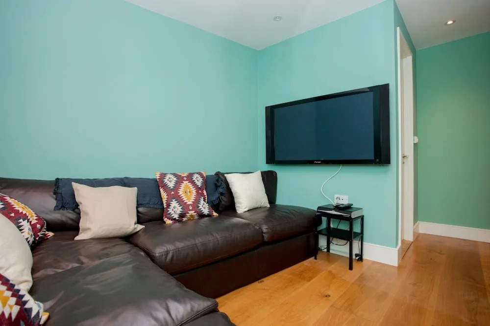 4 Bedroom House Next to Primrose Hill
