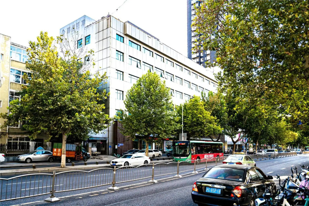 Locals Apartment House 20