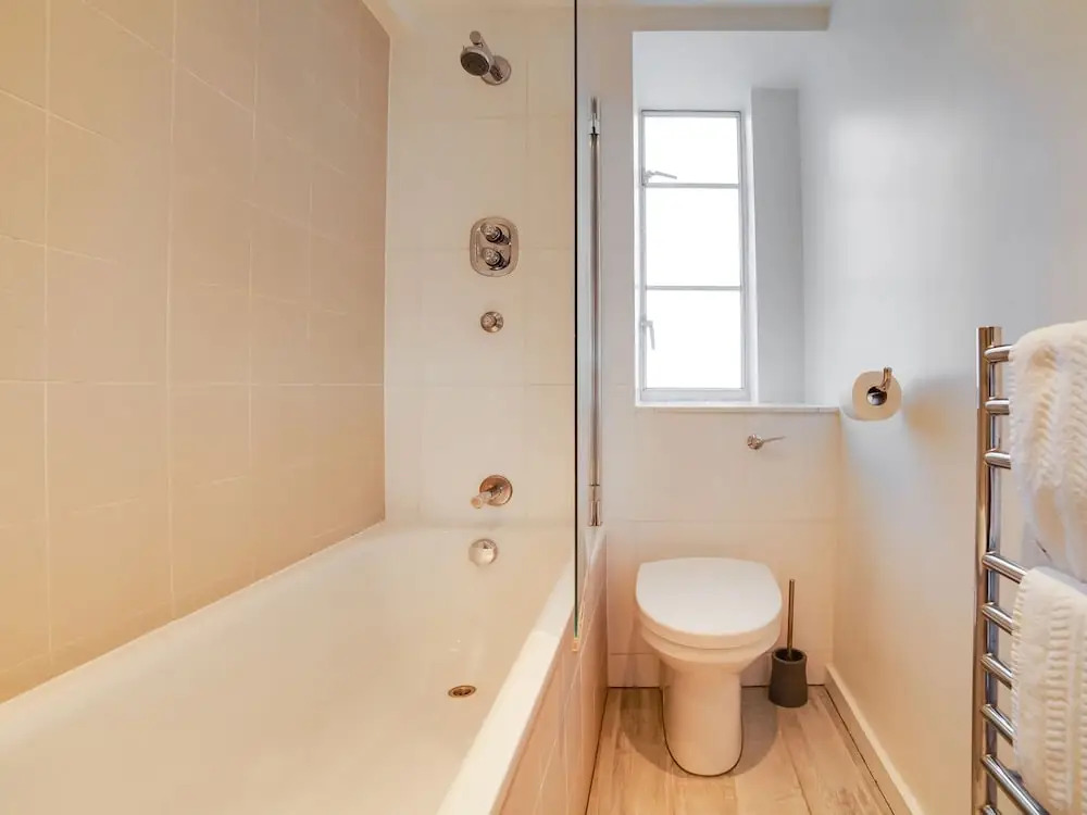 Captivating Studio in London With Jacuzzi