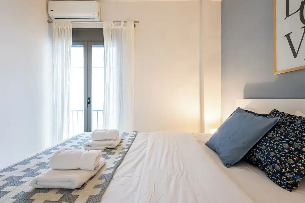 The Beatles 2-BR Apartment in Athens