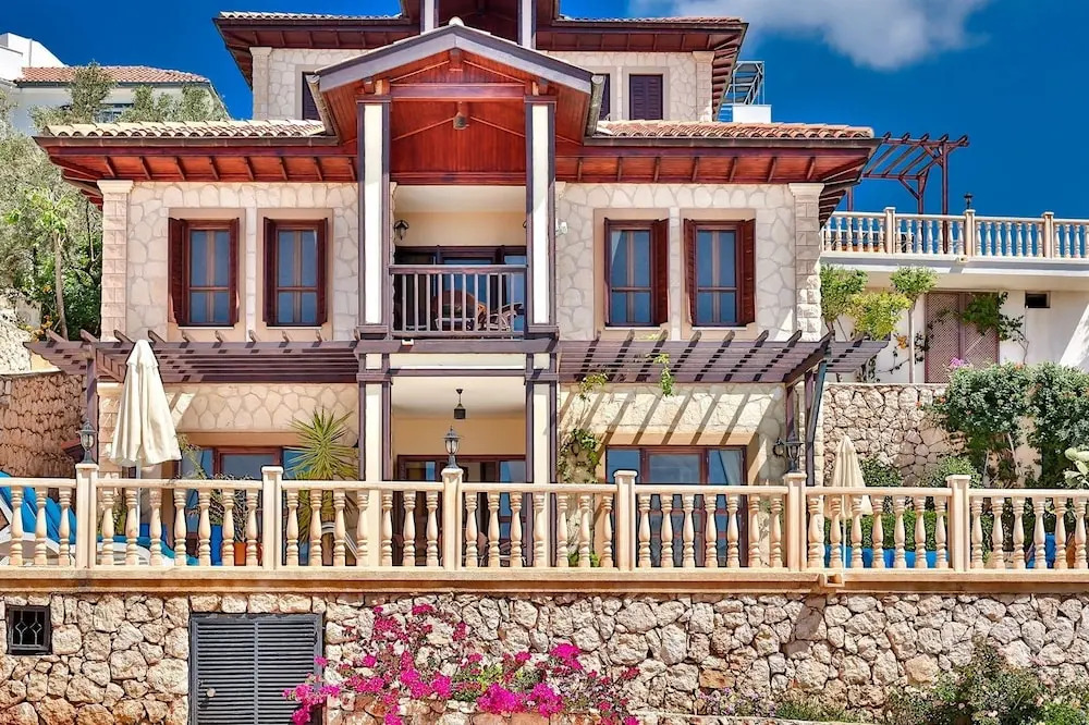Villa Nefis by Akdenizvillam