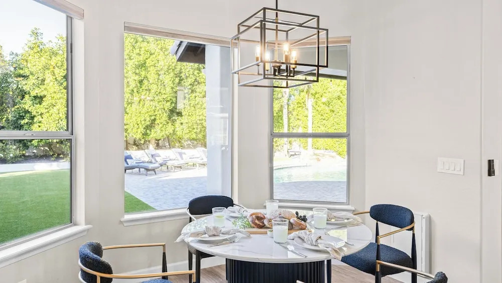 Private Pool, Chefs Kitchen & Patio Near Old Town Scottsdale Desert Luma by Avantstay