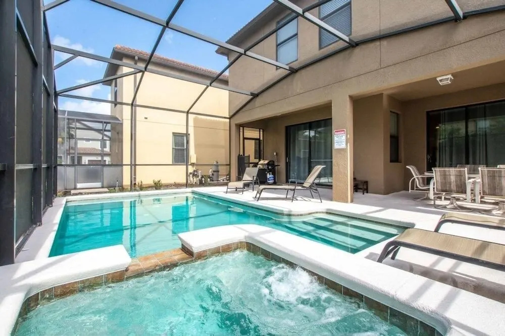 Close To Clubhouse, Pool & Jucuzzi-7031sr 6 Bedroom Home by RedAwning