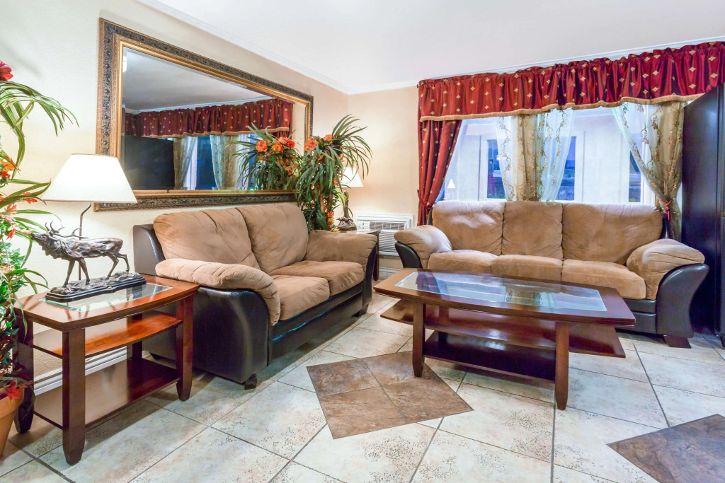 Super 8 by Wyndham Colorado Springs/Chestnut Street