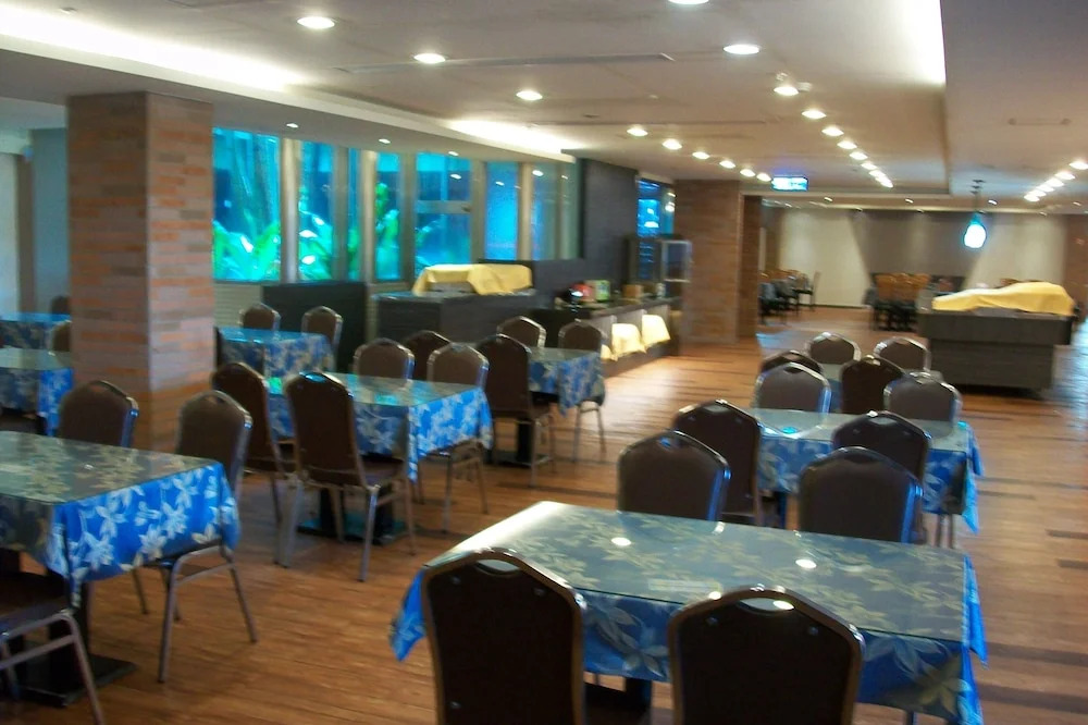 Kinsa Holiday Hotel