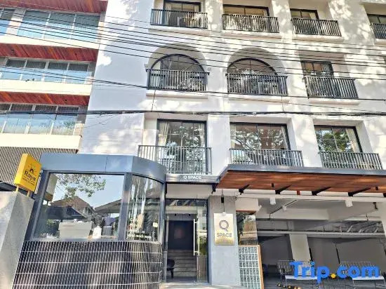 Q Space Sathorn - Narathiwas 18