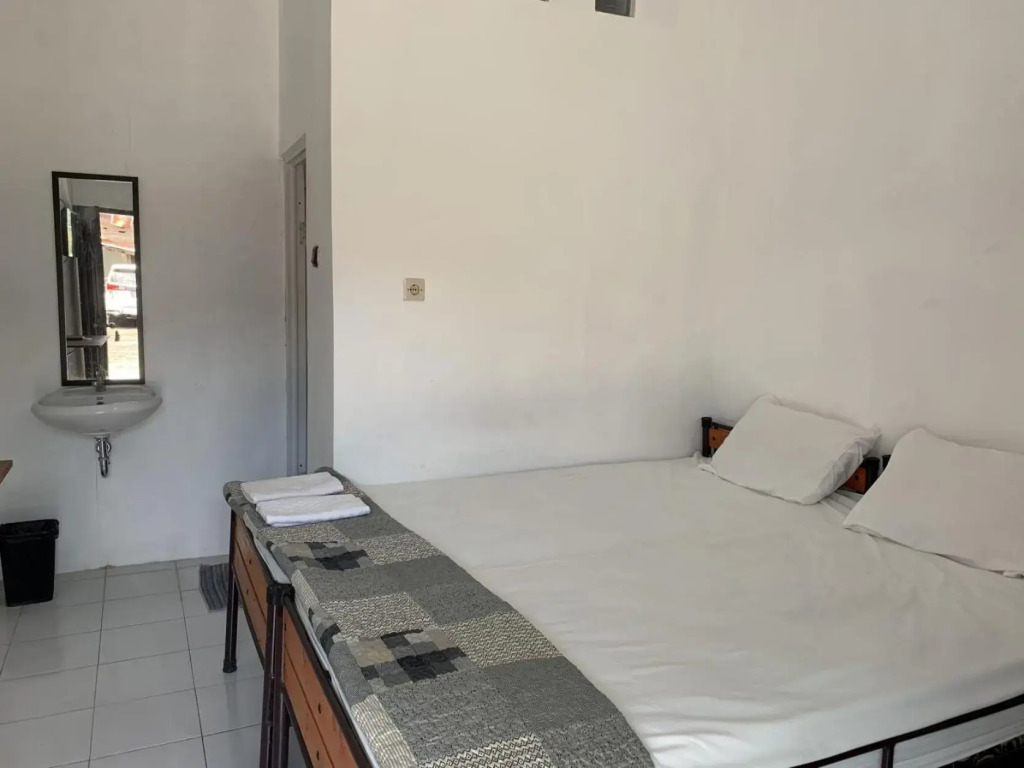 Recharge Cafe & Garasi Homestay