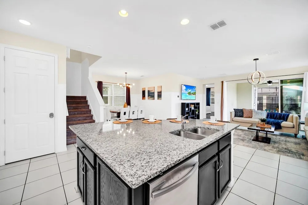 Stunning Villa With Themed Room's and Game Room, Right Across From the Club House #7sl9003