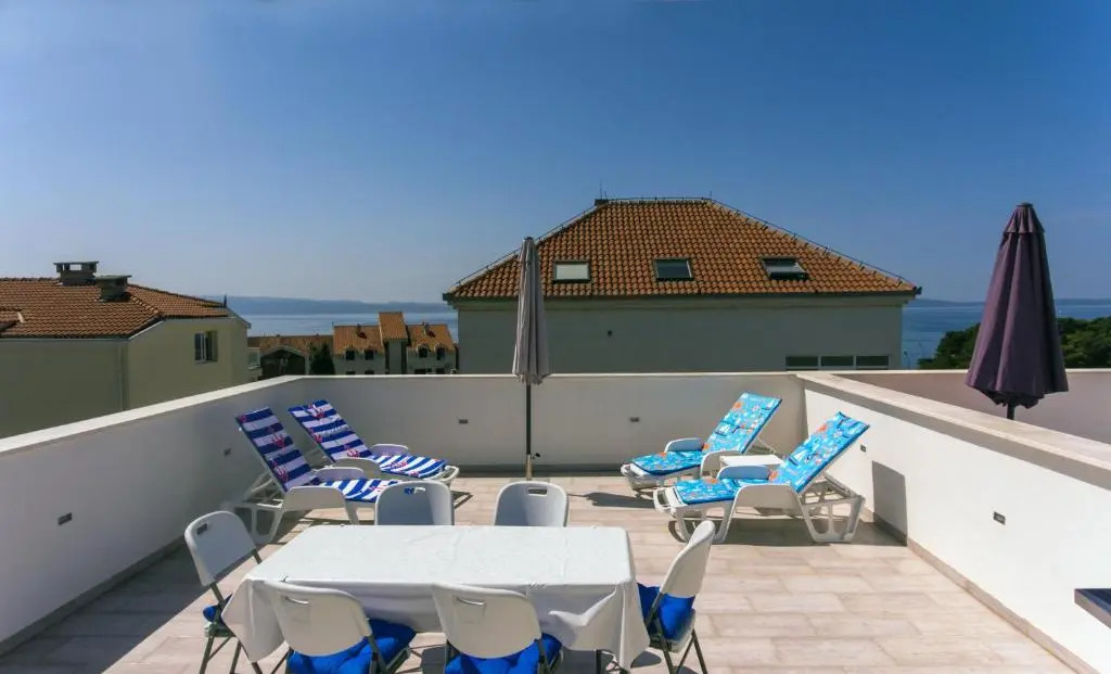 Apartment with terrace and free parking - Beach nearby