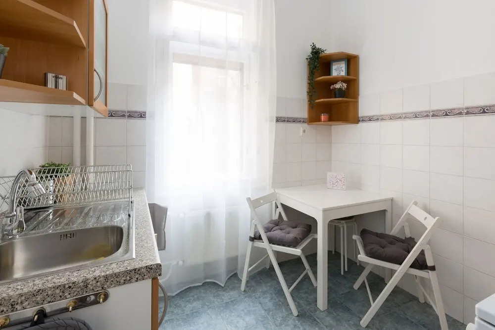 Metro Central Apartment