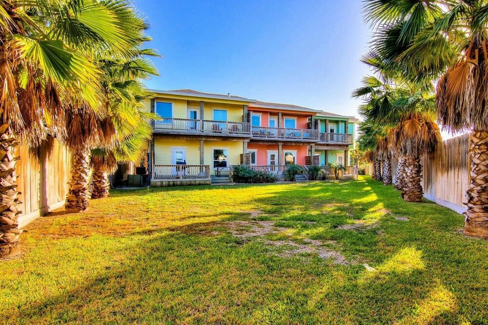 Saltwater Hippie 3 Bedroom Condo by Redawning