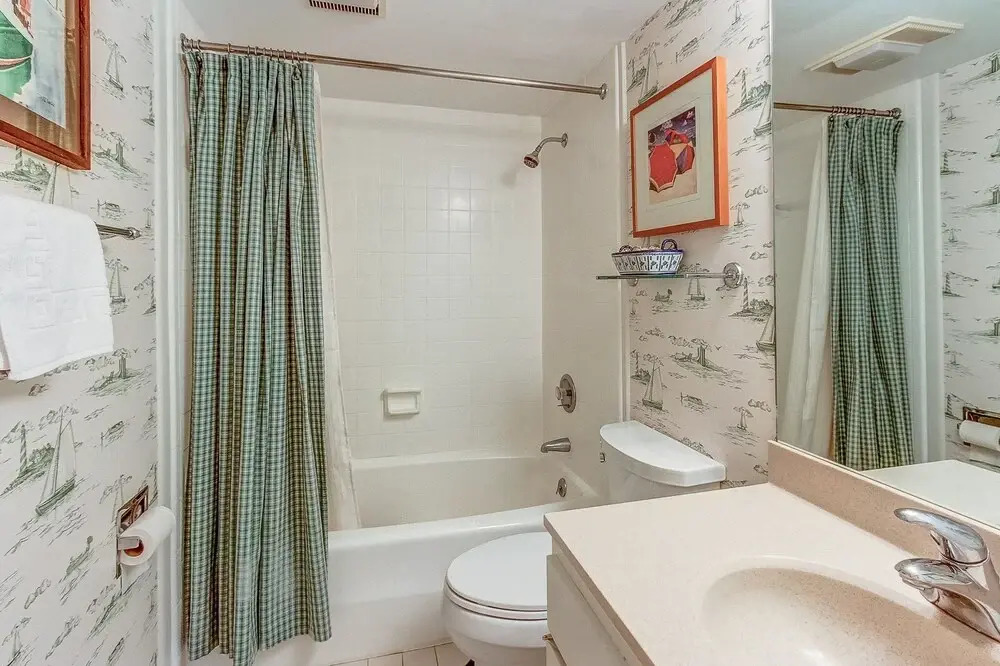 17 Mizzenmast Court
