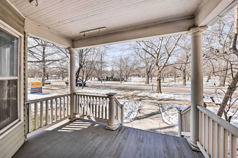 Newly Renovated Home Close to Dtwn Lawrence!