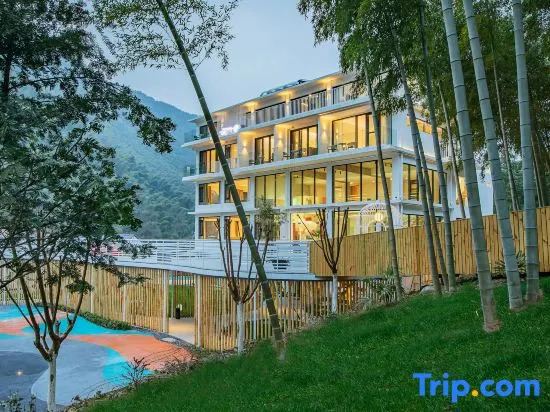 Yaojia｜Township see cloud bamboo Valley river hot spring guest house